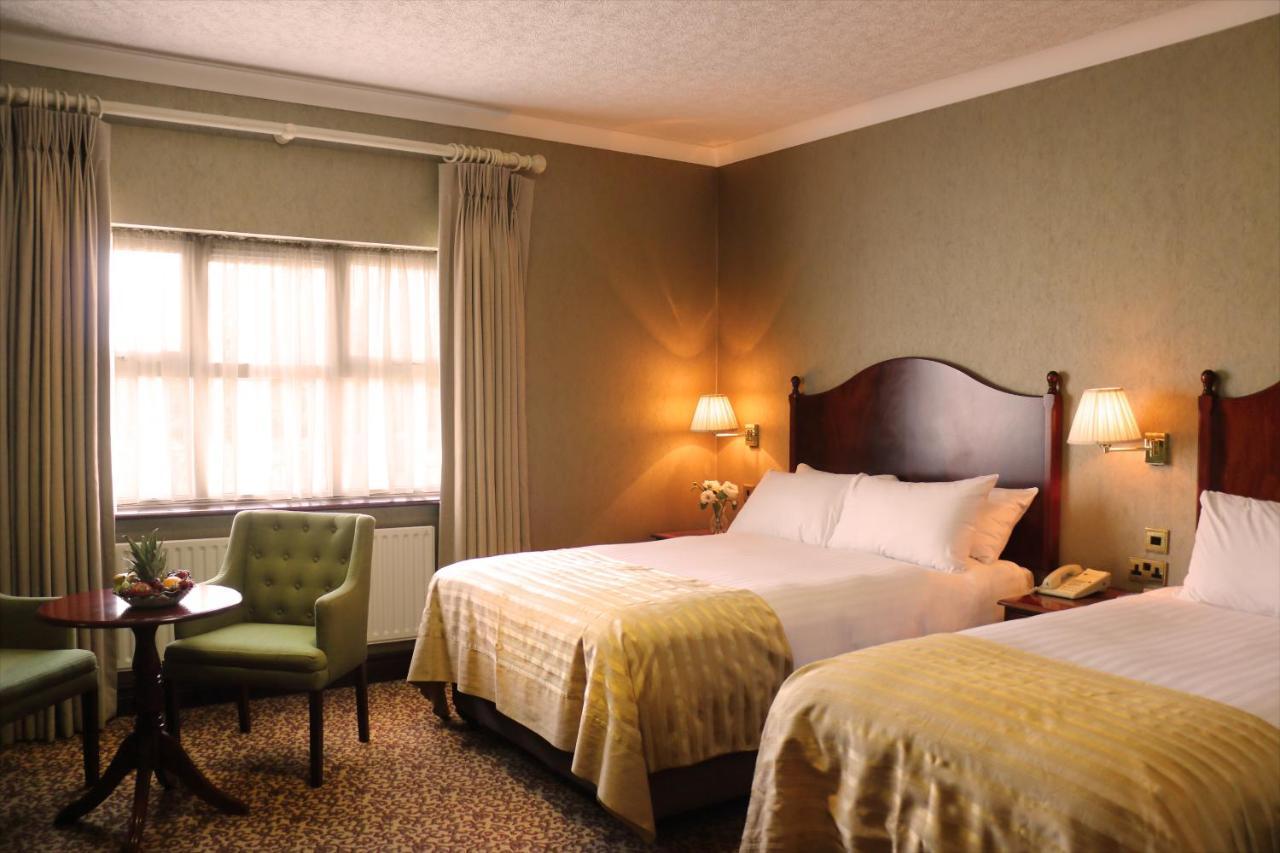 Seven Oaks Hotel คาร์โลว์ ภายนอก รูปภาพ