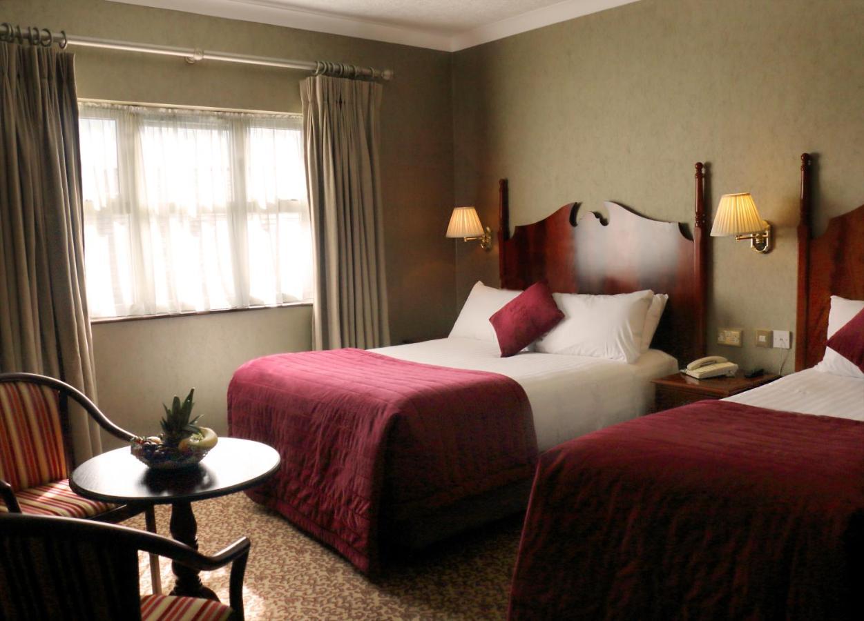 Seven Oaks Hotel คาร์โลว์ ภายนอก รูปภาพ