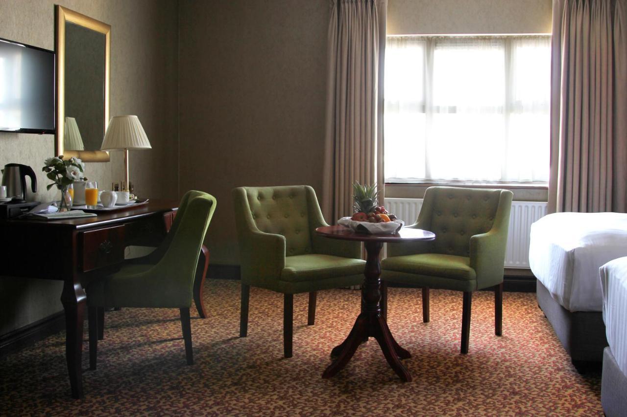 Seven Oaks Hotel คาร์โลว์ ภายนอก รูปภาพ