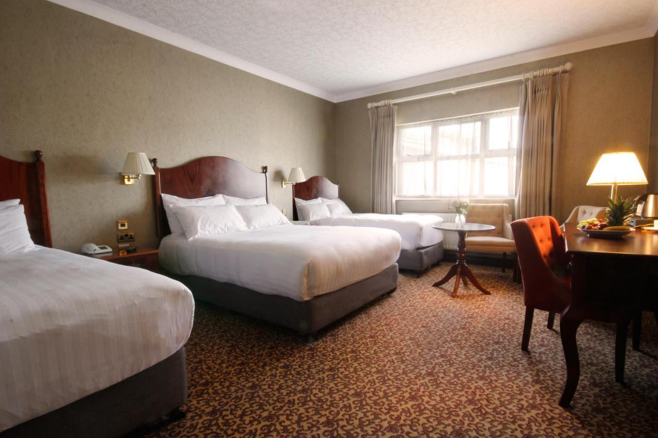 Seven Oaks Hotel คาร์โลว์ ภายนอก รูปภาพ