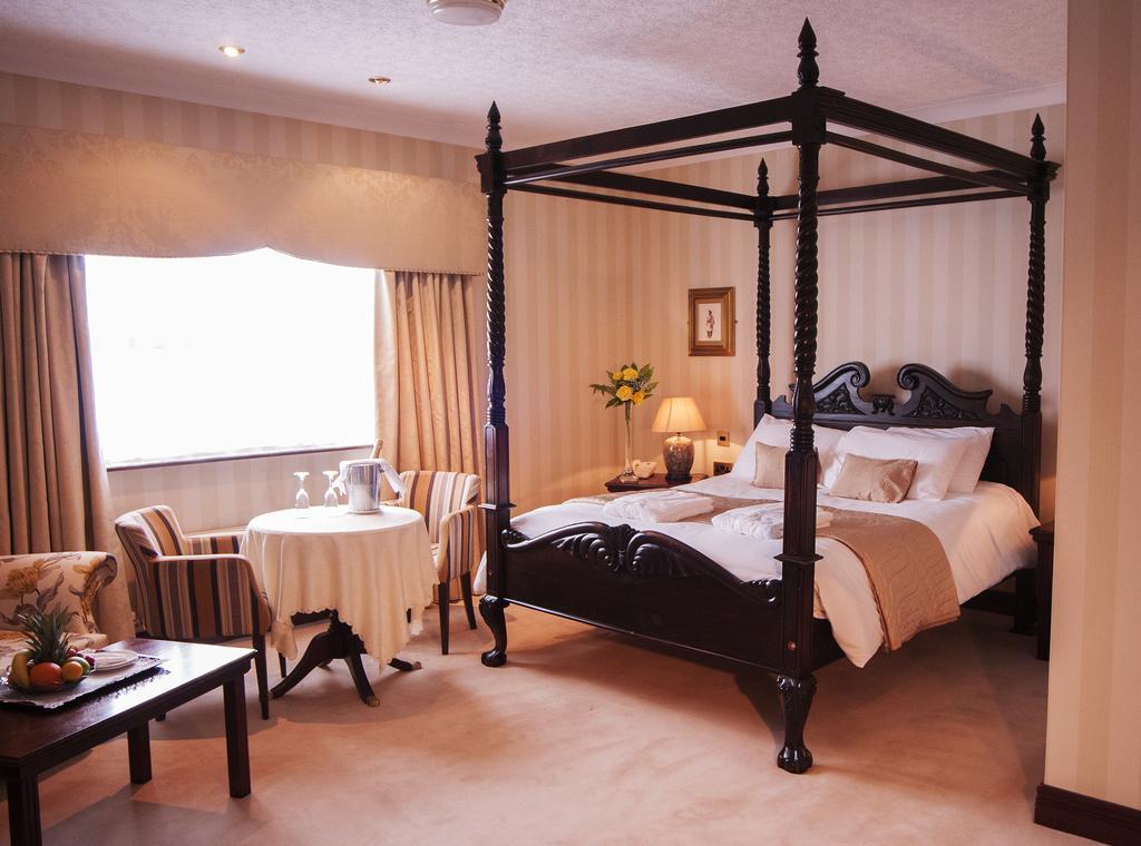 Seven Oaks Hotel คาร์โลว์ ภายนอก รูปภาพ