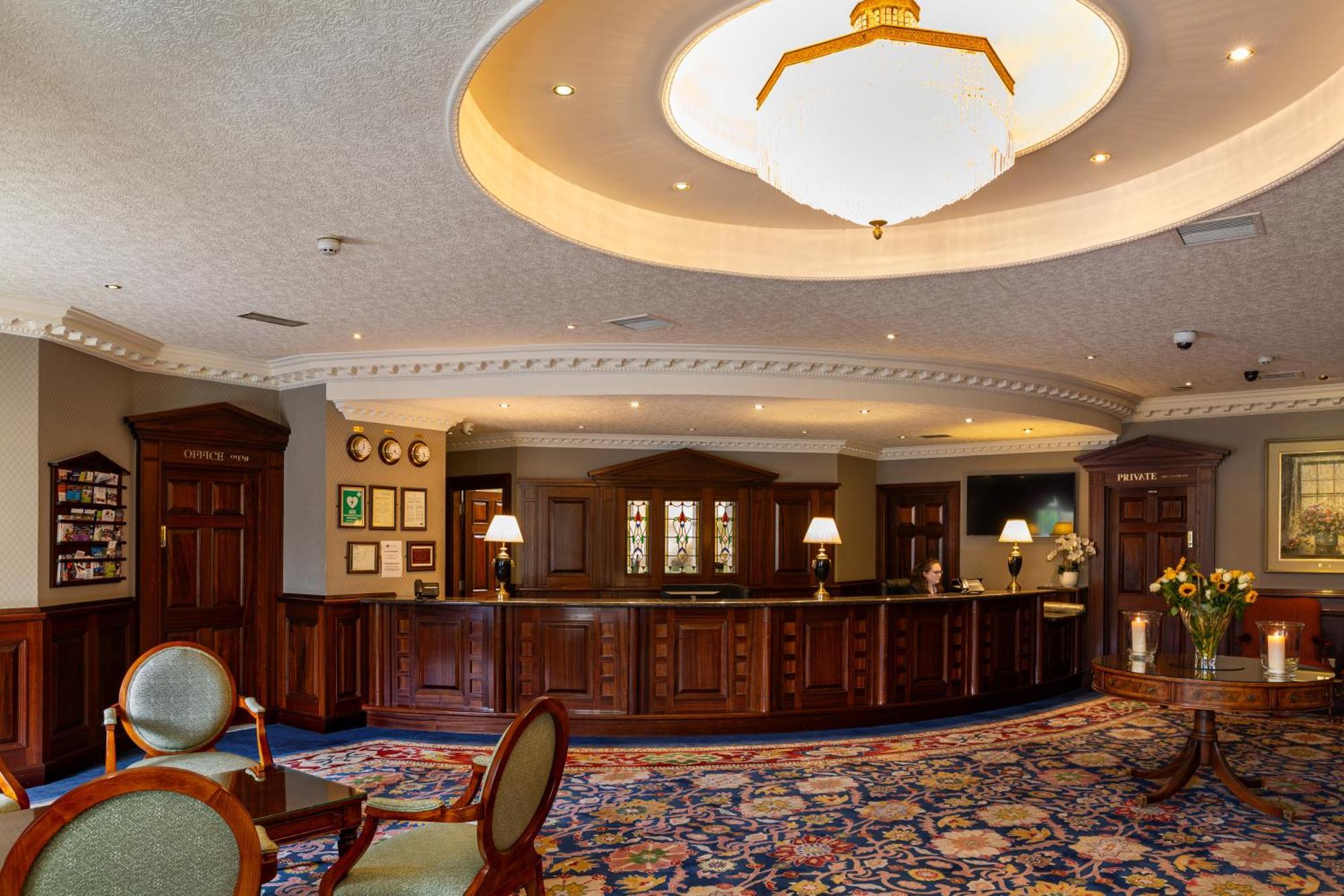 Seven Oaks Hotel คาร์โลว์ ภายนอก รูปภาพ