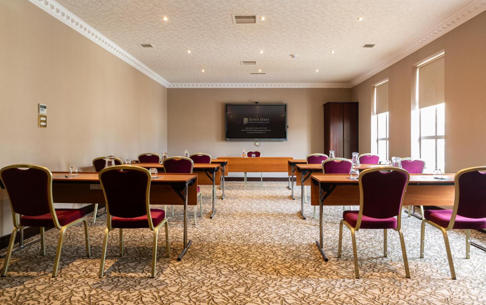 Seven Oaks Hotel คาร์โลว์ ภายนอก รูปภาพ