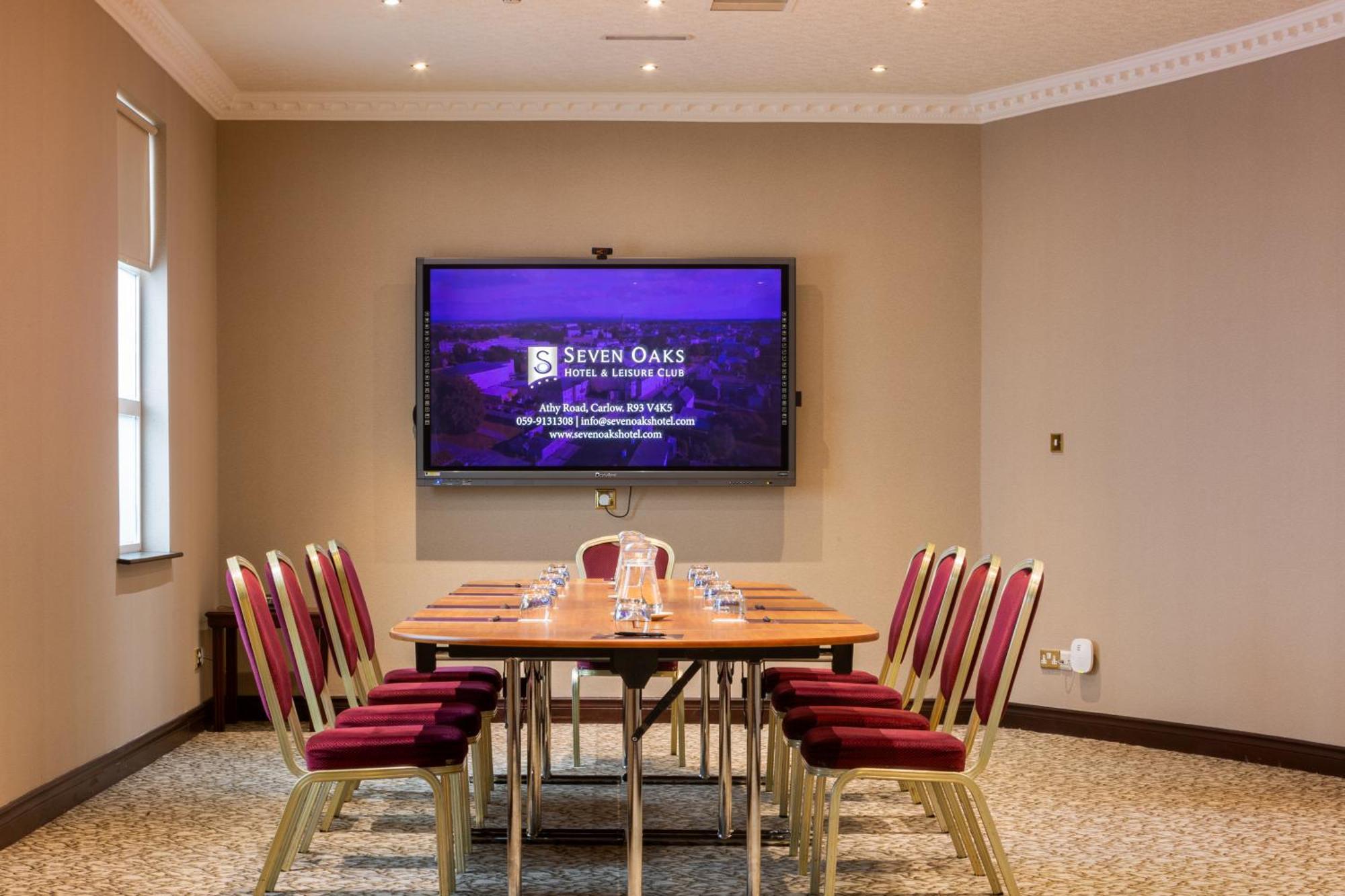 Seven Oaks Hotel คาร์โลว์ ภายนอก รูปภาพ
