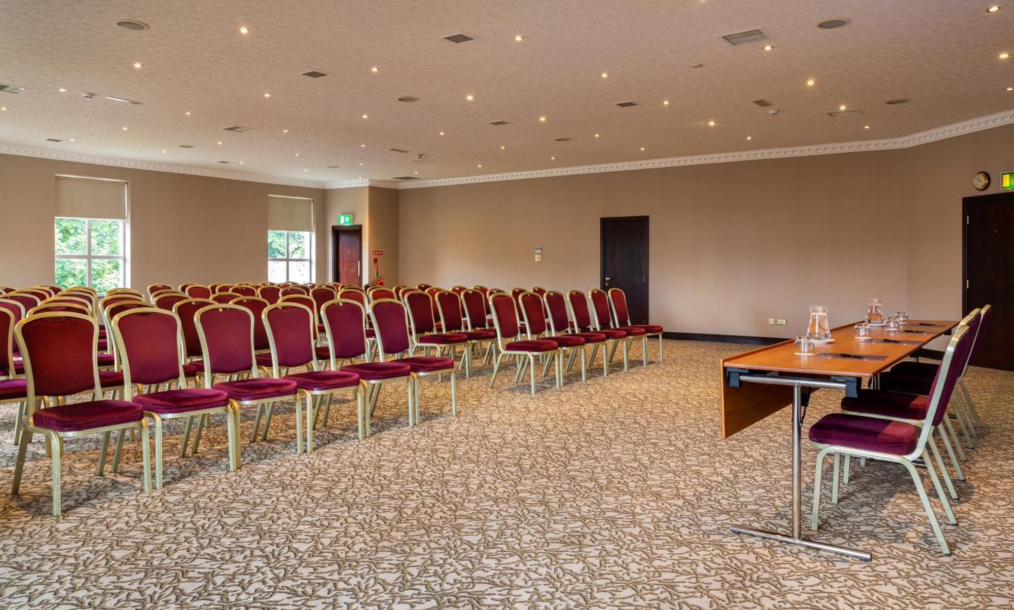 Seven Oaks Hotel คาร์โลว์ ภายนอก รูปภาพ