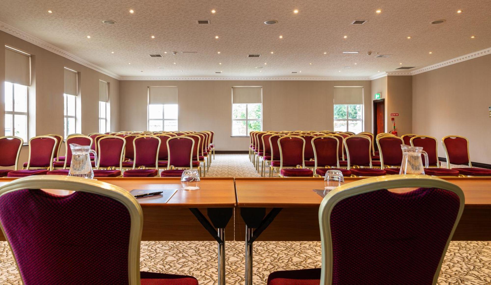 Seven Oaks Hotel คาร์โลว์ ภายนอก รูปภาพ