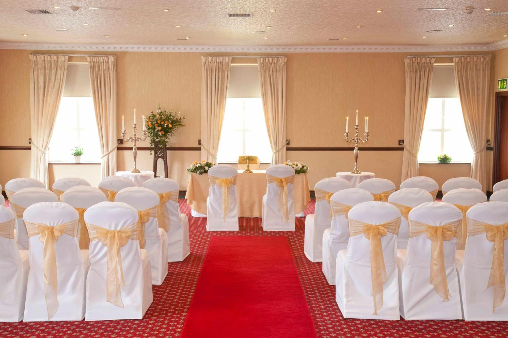 Seven Oaks Hotel คาร์โลว์ ภายนอก รูปภาพ