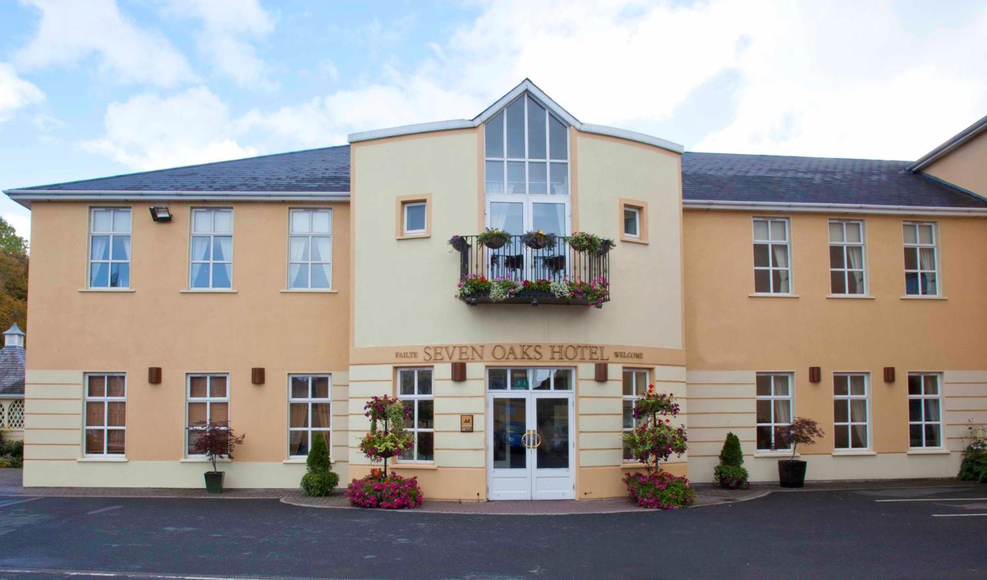 Seven Oaks Hotel คาร์โลว์ ภายนอก รูปภาพ