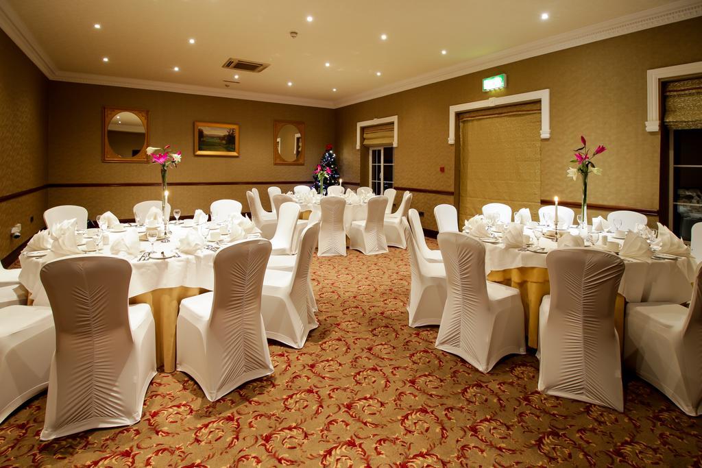 Seven Oaks Hotel คาร์โลว์ ภายนอก รูปภาพ