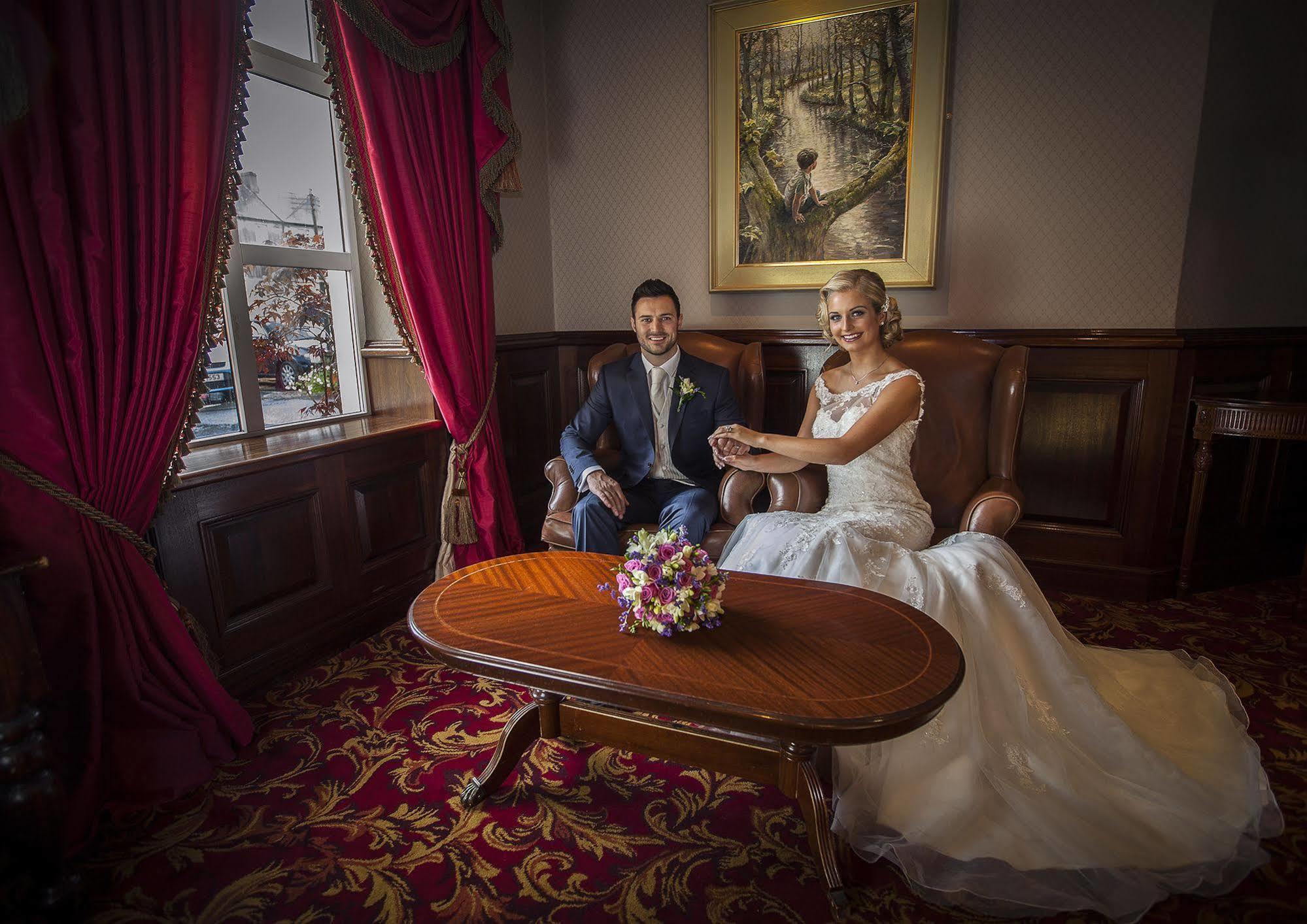 Seven Oaks Hotel คาร์โลว์ ภายนอก รูปภาพ