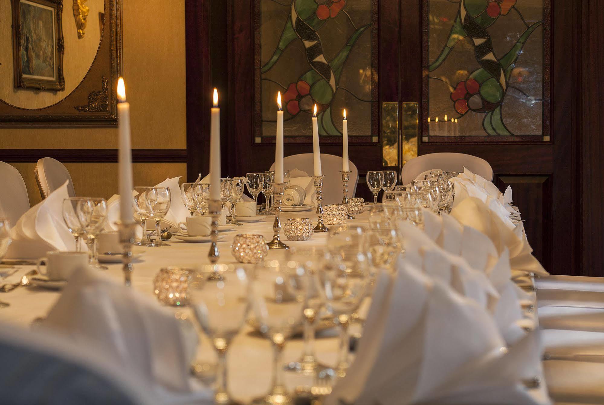 Seven Oaks Hotel คาร์โลว์ ภายนอก รูปภาพ