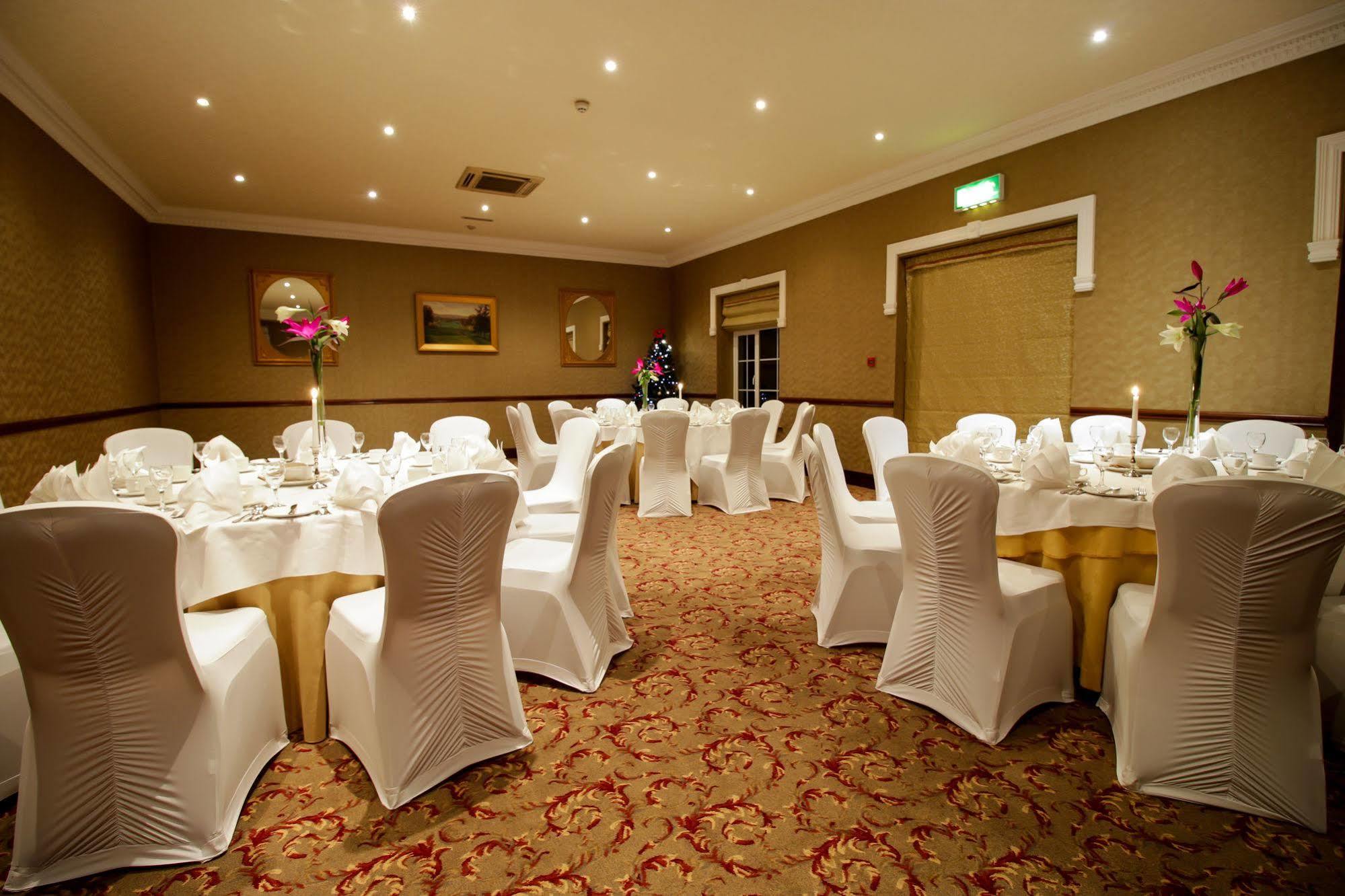 Seven Oaks Hotel คาร์โลว์ ภายนอก รูปภาพ