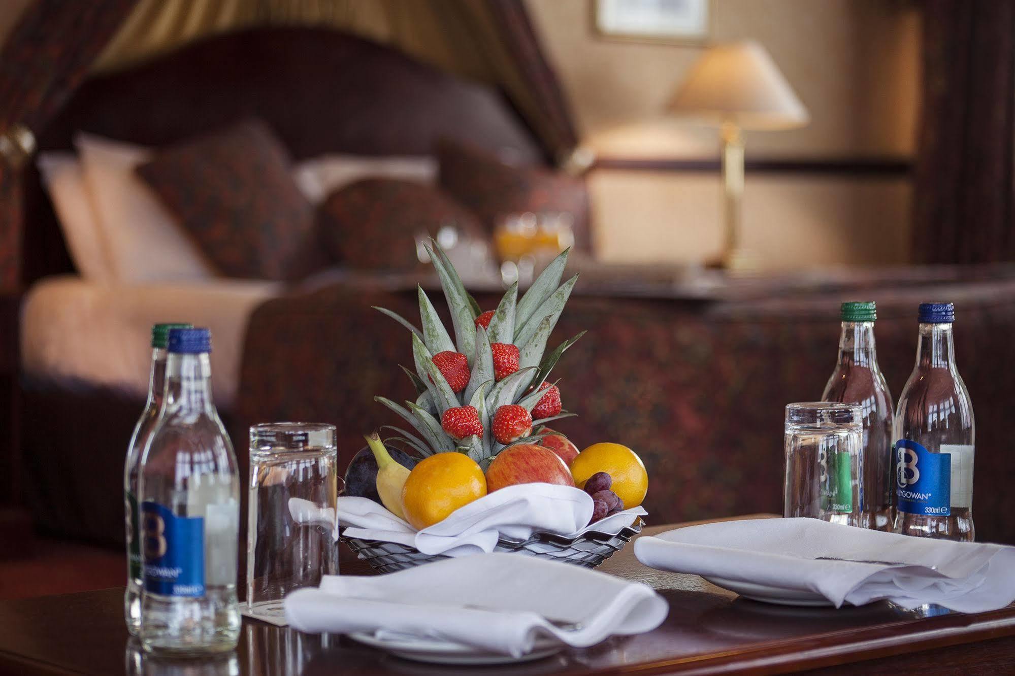 Seven Oaks Hotel คาร์โลว์ ภายนอก รูปภาพ