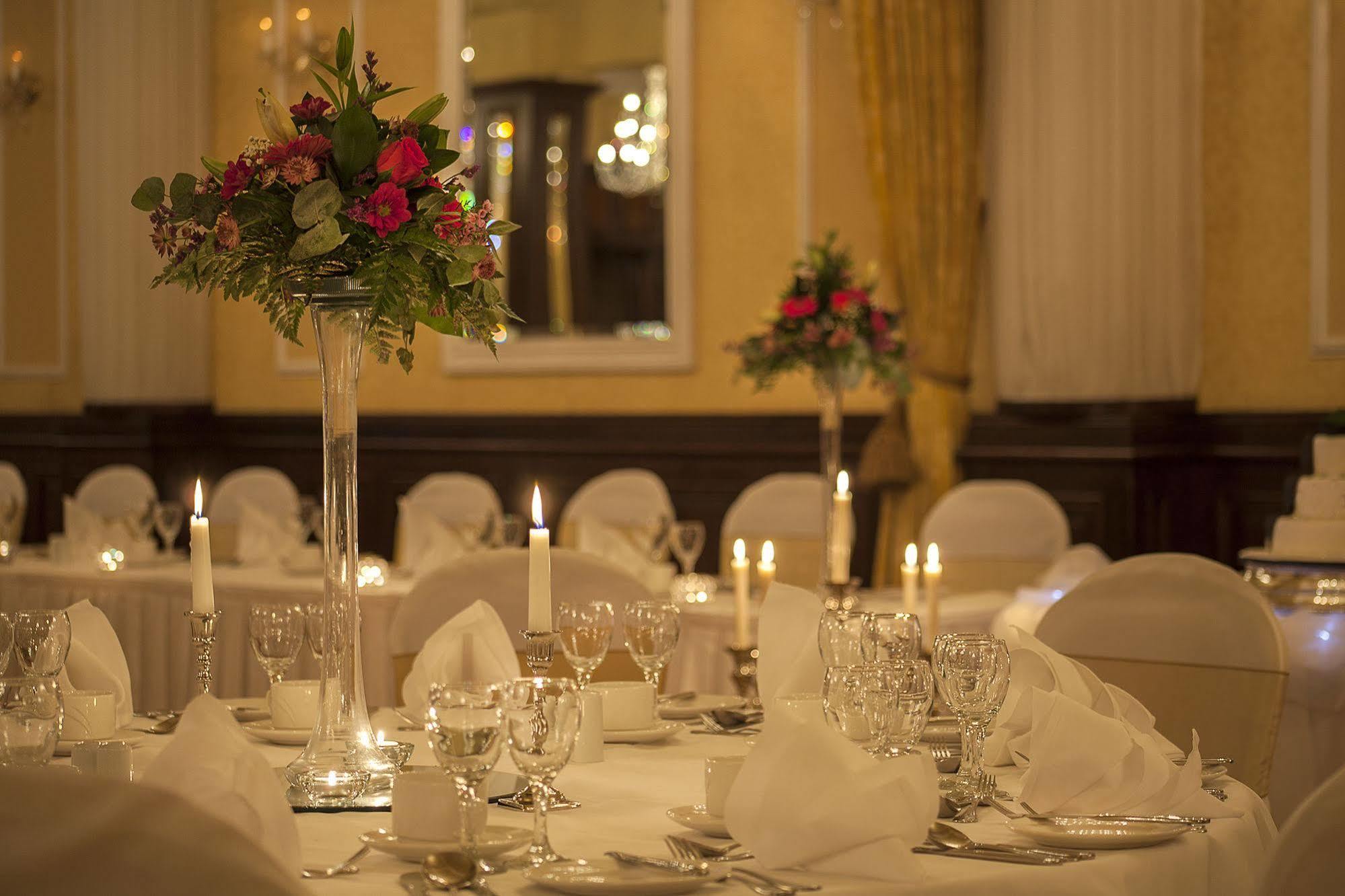 Seven Oaks Hotel คาร์โลว์ ภายนอก รูปภาพ