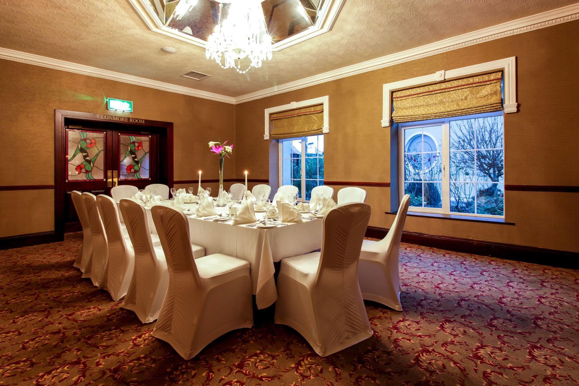 Seven Oaks Hotel คาร์โลว์ ภายนอก รูปภาพ