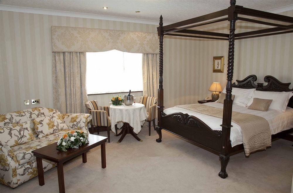 Seven Oaks Hotel คาร์โลว์ ภายนอก รูปภาพ