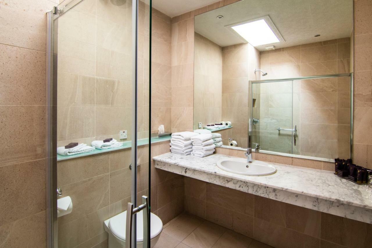 Seven Oaks Hotel คาร์โลว์ ภายนอก รูปภาพ