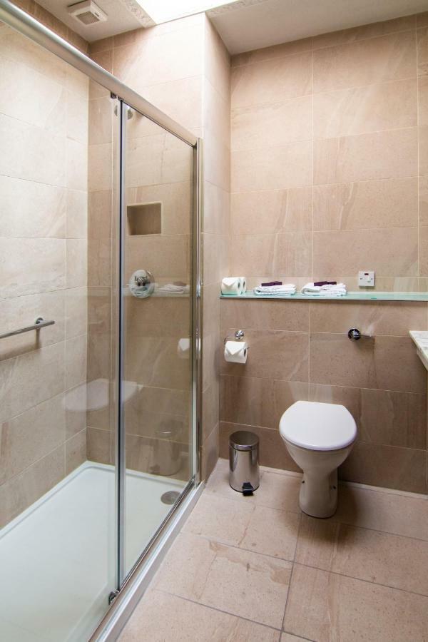 Seven Oaks Hotel คาร์โลว์ ภายนอก รูปภาพ